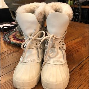 Sorel Manitou snow boots size 5.5